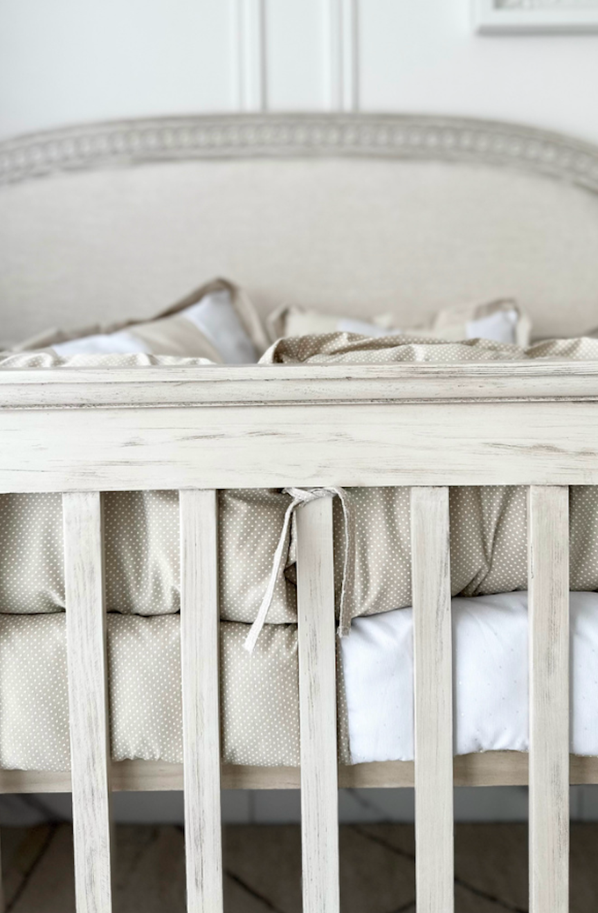 Vestidura para cuna beige con blanco