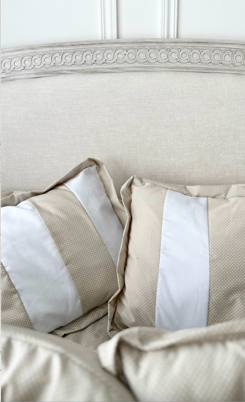 Vestidura para cuna beige con blanco